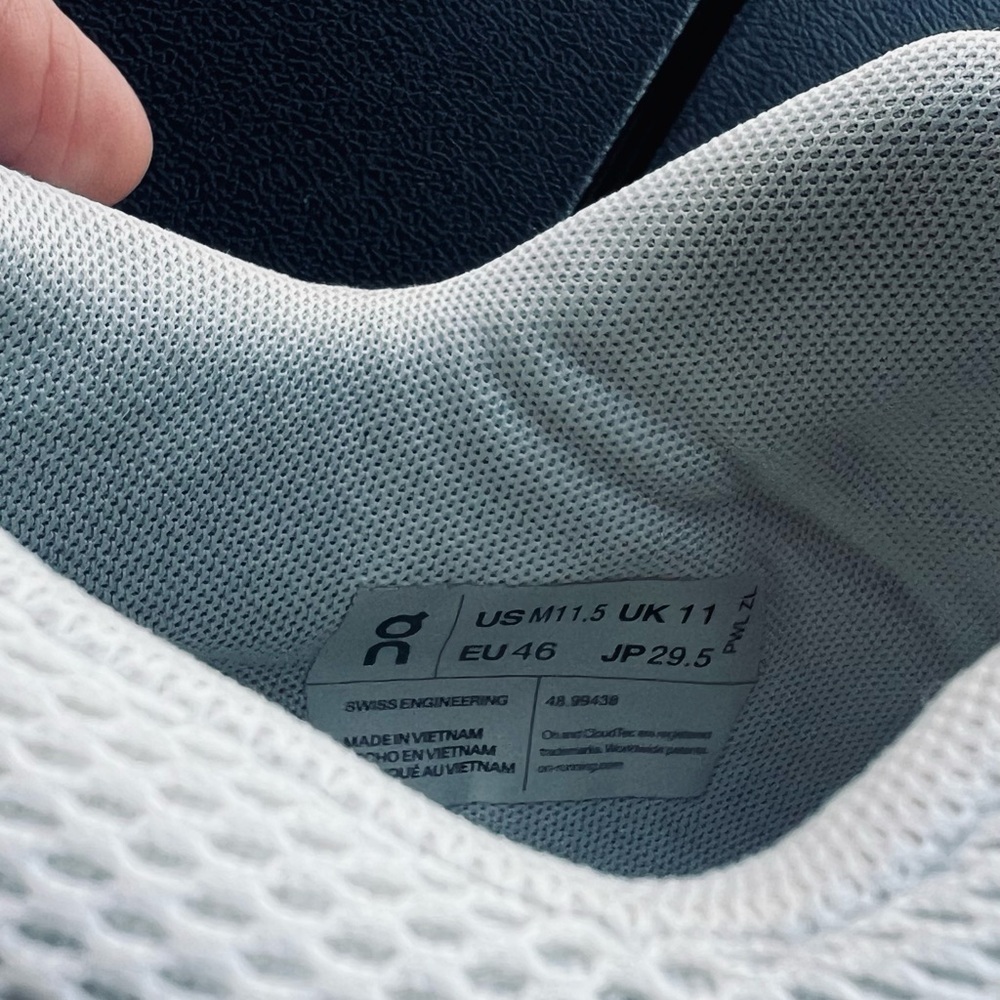 On Running White Men's Sneakers with Gold Logo - Picture 2 of 4